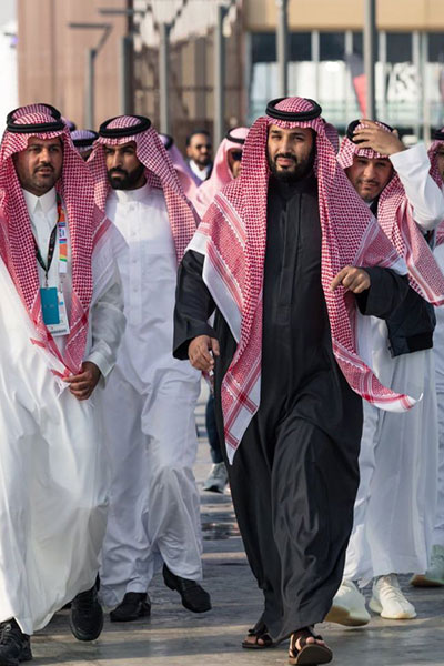 محمد بن سلمان يزور معرض الرياض للسيارات